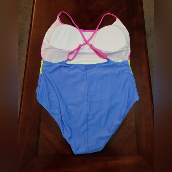 XXL 1 pc backless bathing suit - Picture 9 of 11